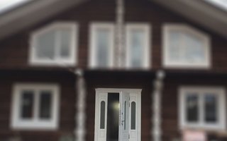 металлическая дверь для дачи с боковыми вставками