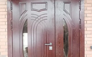 металлическая двустворчатая дверь для парадного входа