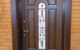 входная антивандальная дверь с доводчиком, с внутренней отделкой из МДФ