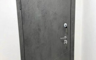 входная дверь в квартиру с внутренней отделкой МДФ, с глазком и двумя замками