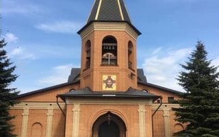 дверь стальная арочного типа в храм