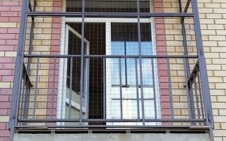 железная решетка антикошка для балкона