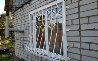 дутая кованая решетка для дачного дома