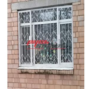 стальная оконная решетка с двумя распашными створками
