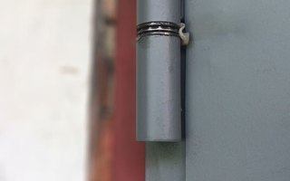 металлические гаражные ворота с калиткой, окрас нитроэмаль, модель ВГМ - 36, образец петли